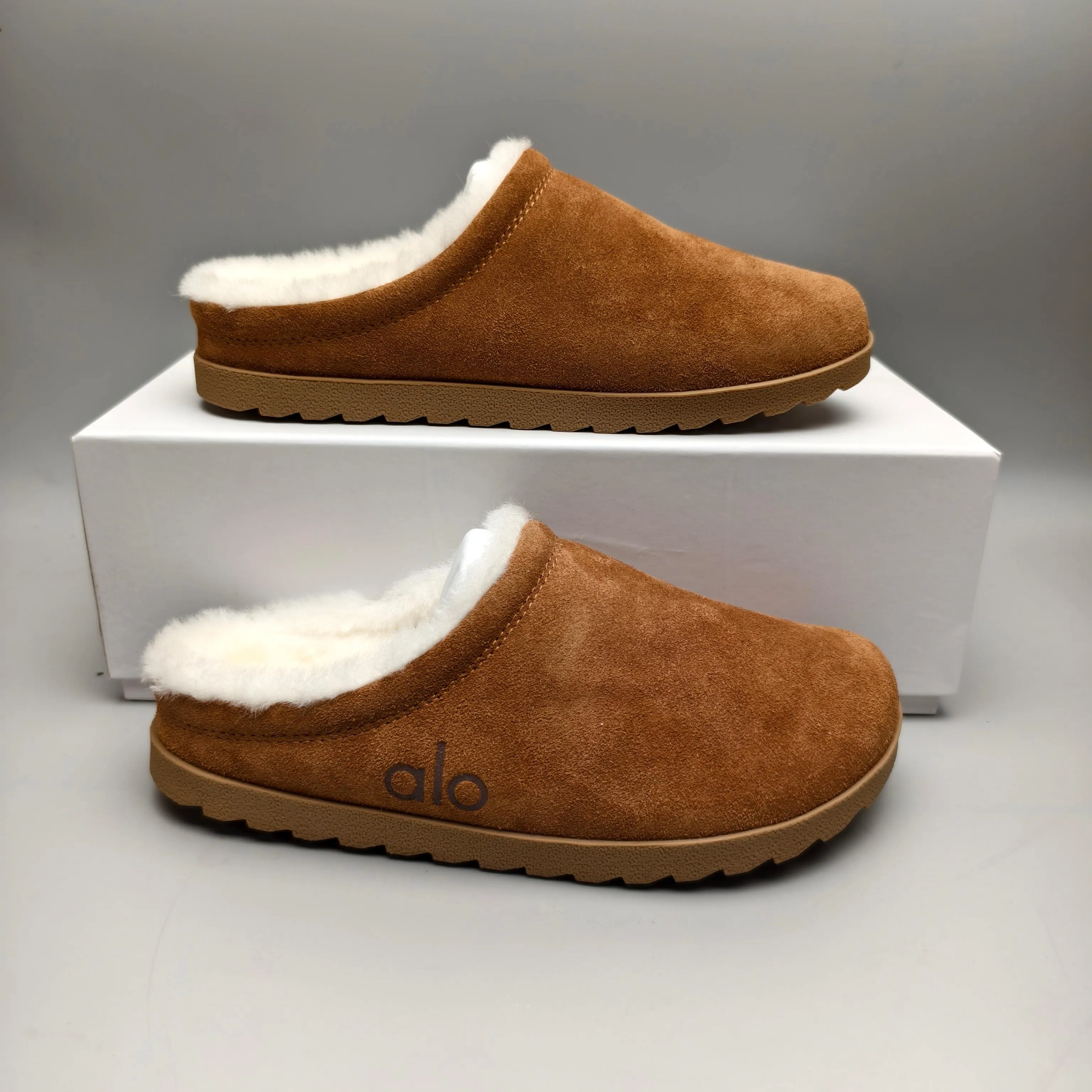 💰480 alo yoga Recovery Slipper comfortable and simple anti-wear and anti-slip cap-toe slippers, same style for men and women Color: White Maroon Matching Size: 35-40